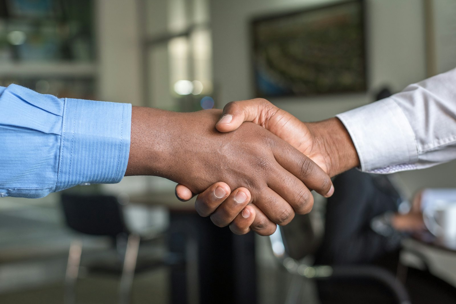 An advisor and client shaking hands after a planning meeting